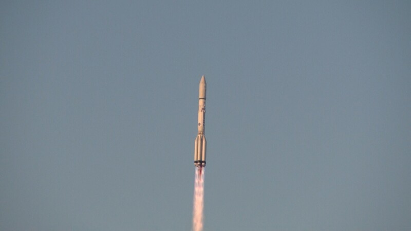 Старт ракеты-носителя "Протон".