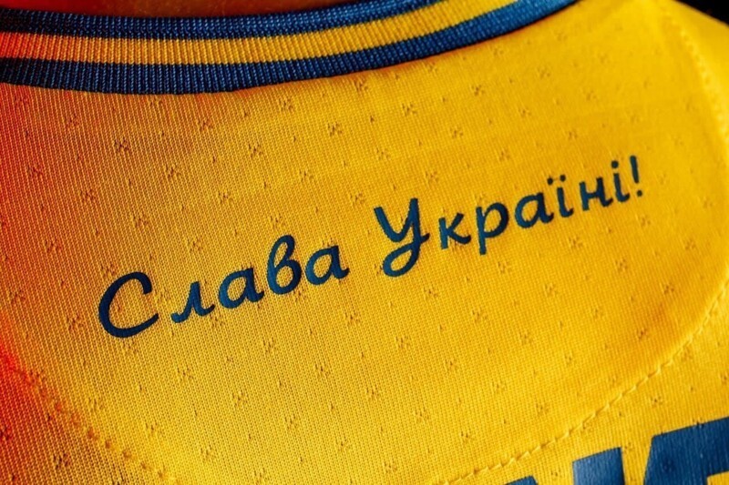 Нацистский клич на футбольной форме. «Слава Украине! Героям Слава!»– это калька с известного немецкого национал-социалистического приветствия…