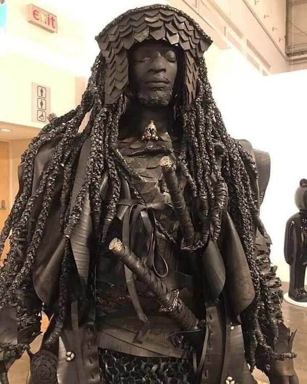 4. Статуя Ясукэ, раба из Африки, который прибыл в Японию в 1579 году и стал первым чернокожим самураем