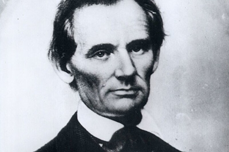 В юности президент Авраам Линкольн был опытным рестлером. Он потерпел только 1 поражение в 300 боях, и его включили в Зал Славы