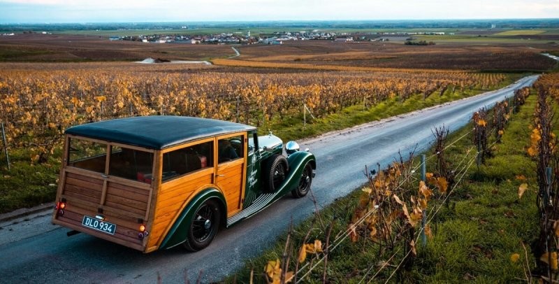 Bentley 1937 года с уникальным кузовом отлично подходит для доставки элитного шампанского