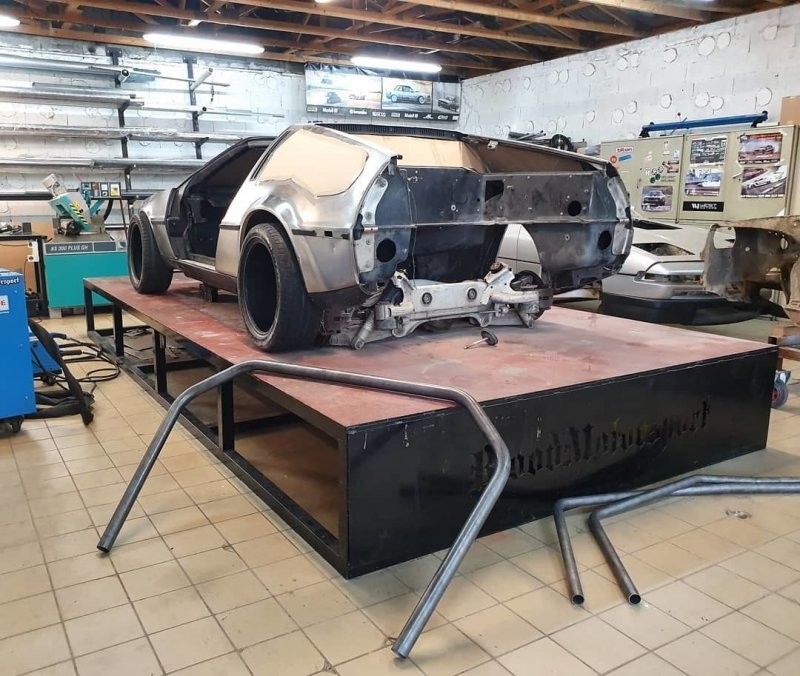 «Drift to the Future» — француз создал DeLorean с двигателем V8 спереди