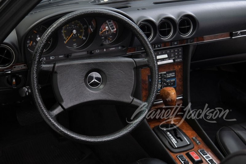 Измененный до неузнаваемости, Mercedes-Benz 380 SL «Короля Лас-Вегаса» Уэйна Ньютона