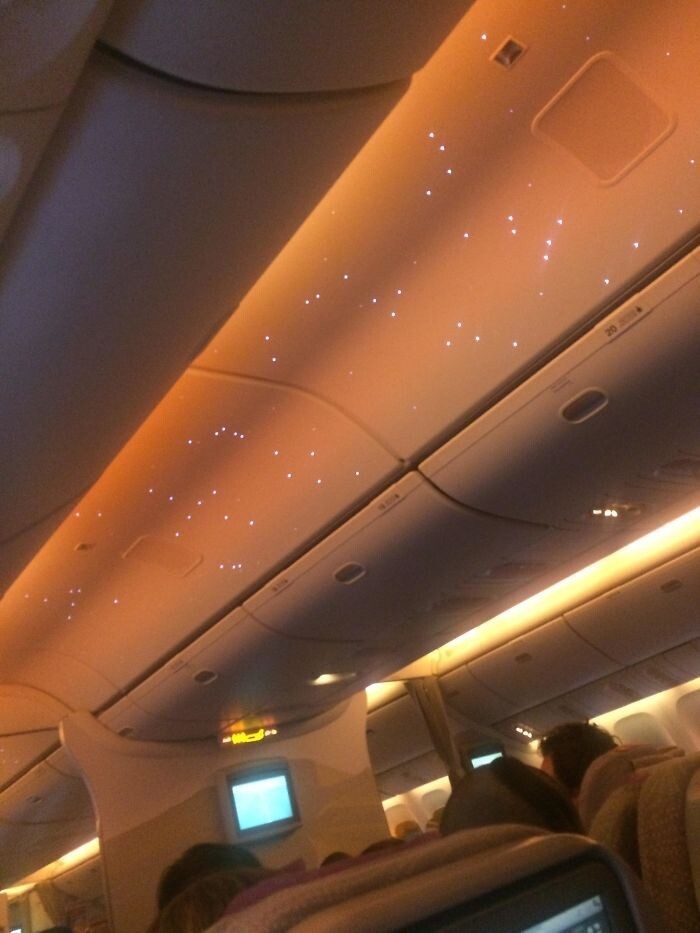 Звездное небо на потолке дальнемагистрального самолета