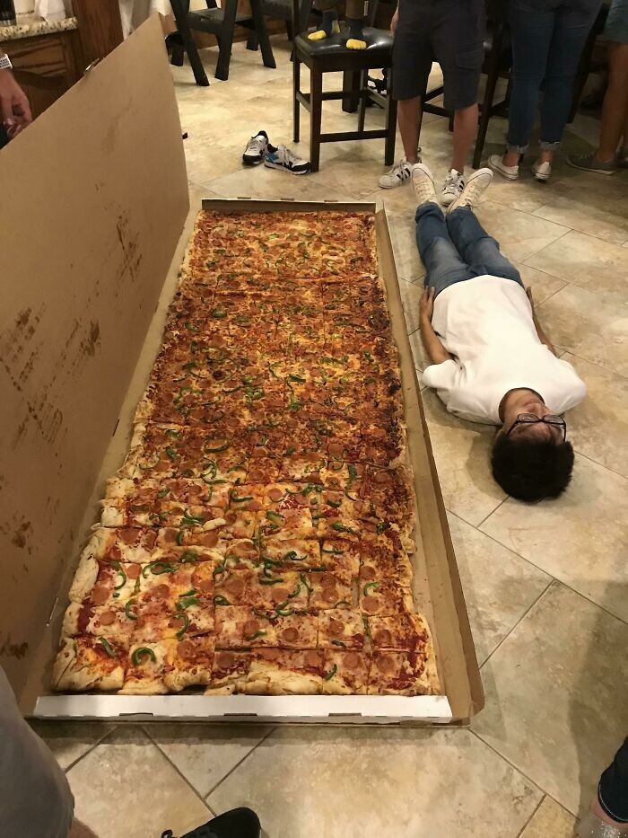 1. Самая большая пицца, какую можно заказать в США