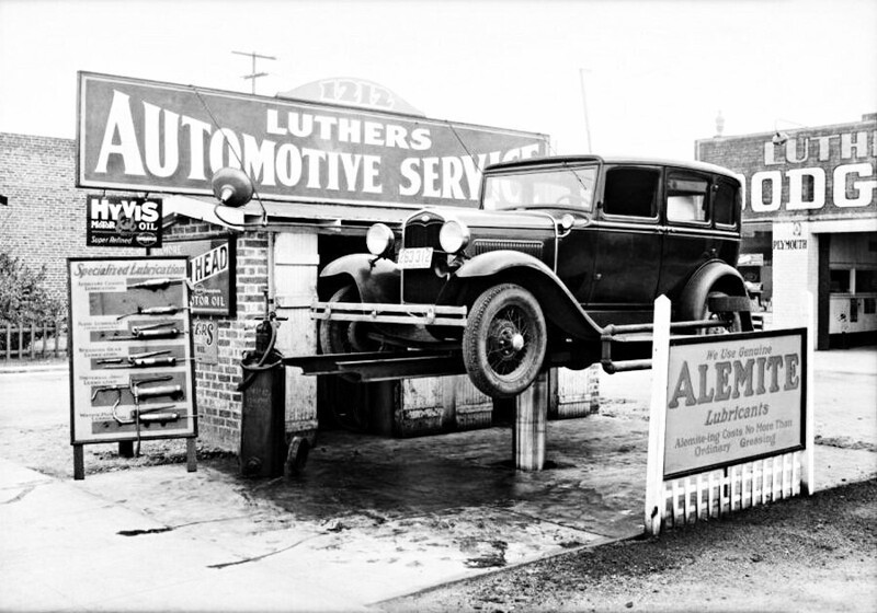 Автосервис в Лос Анджелесе, 1932 год.