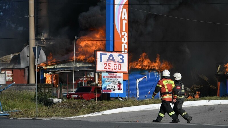 "Боже, люди обгоревшие бегут!": мощный взрыв разнес АЗС в Новосибирске