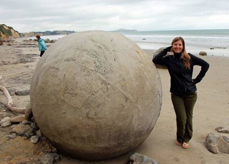 30. Эти сферические валуны, сформированные естественным образом, найдены в Новой Зеландии. Вероятно, валуны под названием Моераки образовались из ила морского дна более 56 млн лет назад в эпоху палеоцена
