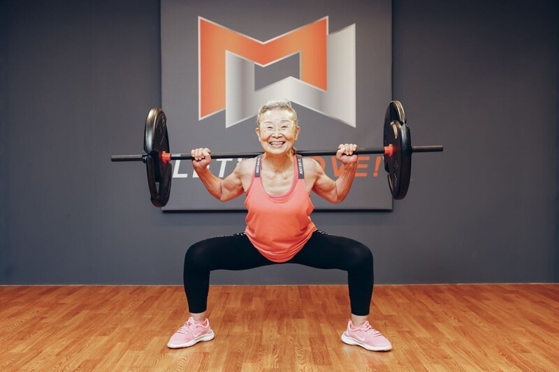 Пенсионерка занялась спортом, и в 90 лет её фигура стала вызывать зависть у молодёжи