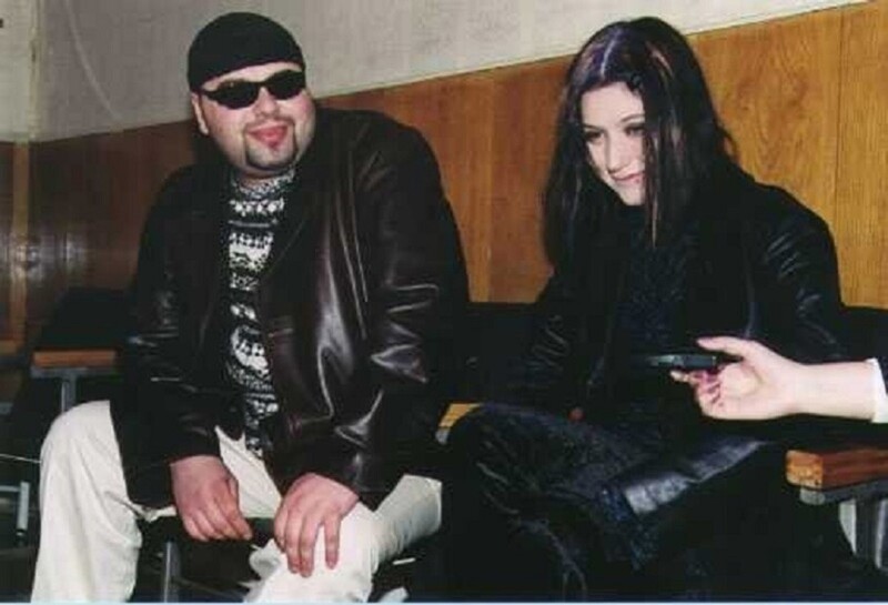 Певица «Линда» со своим продюсером Максимом Фадеевым дают интервью местной газете, Россия, 1996 год