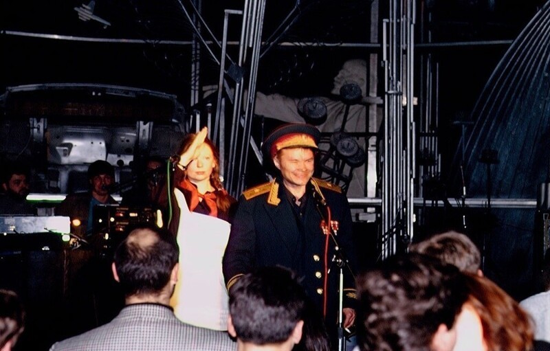 Актёр Александр Баширов на вечеринке в ночном клубе «Пилот» в Москве, декабрь 1993 год