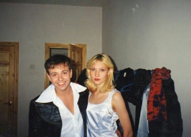 Андрей Губин со своей поклонницей после концерта, 1990-годы