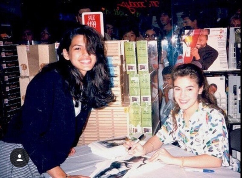 15-летняя Ева Мендес берет автограф у 17-летней Алисы Милано, 1989 год