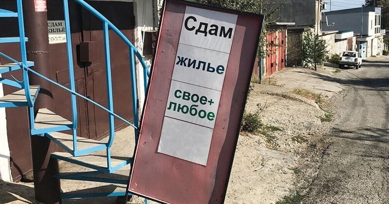 Волосы в еде, нападение на туристов и нулевой сервис: пост о крымской жадности