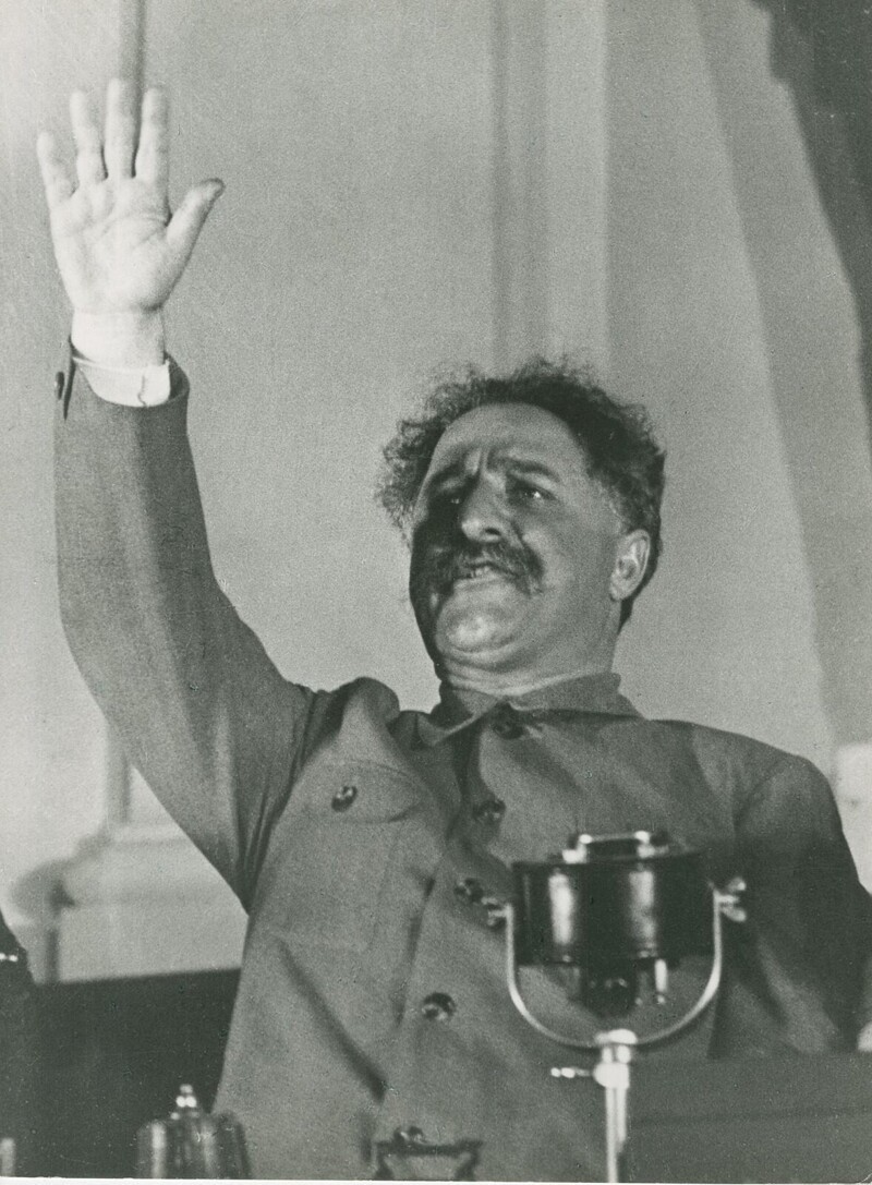 1935. Серго Орджоникидзе выступает на Первом всесоюзном совещании стахановцев в Кремле