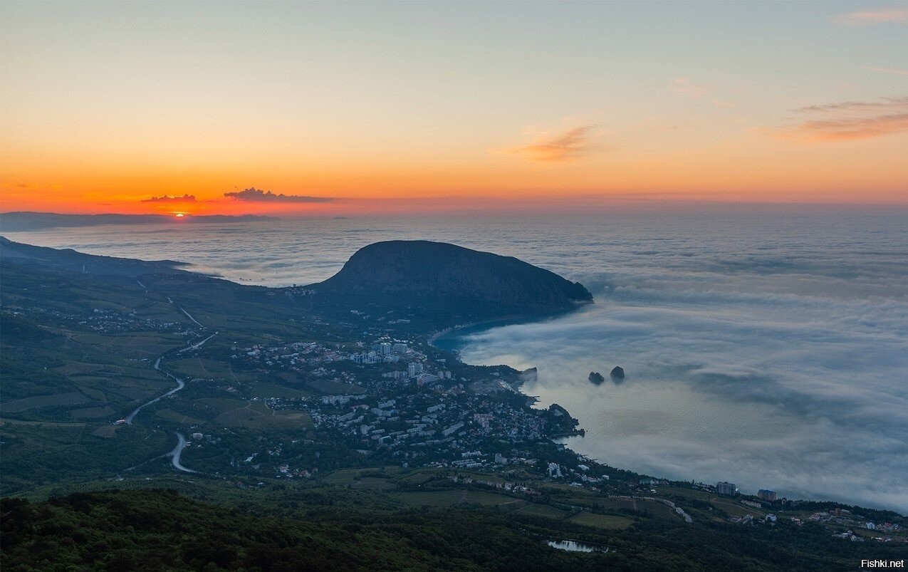 Крым 21. Туман над морем в Крыму. Туман в Гурзуфе. Крымское утро на Южном берегу на Аю Даге.