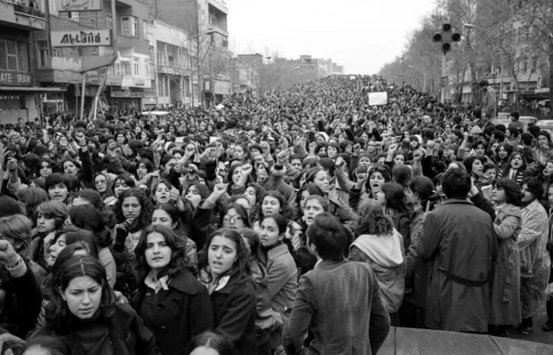 100 000 иранских женщин выступают против закона о хиджабе, Тегеран, 1979 год