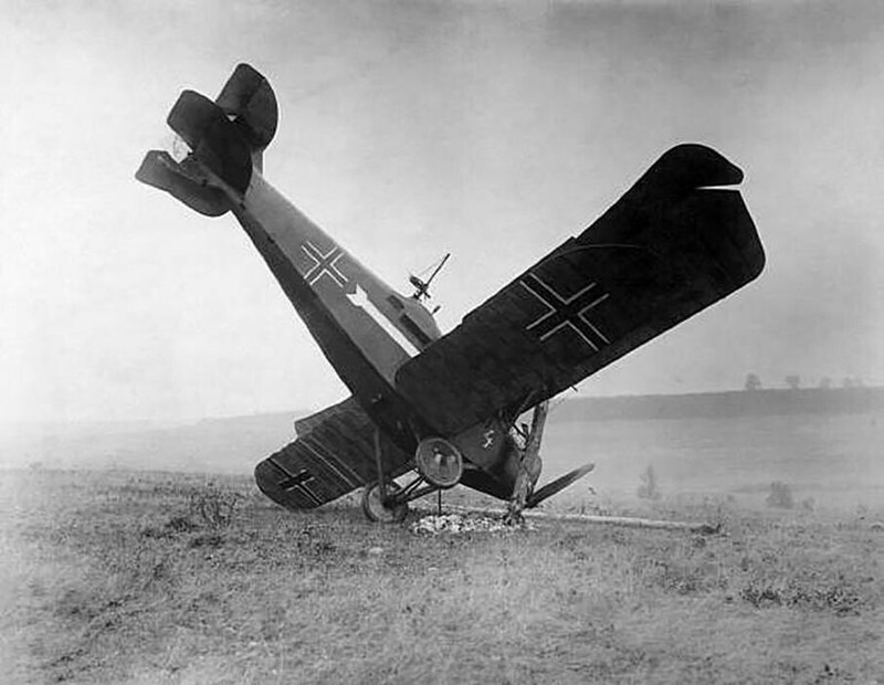 Подбитый немецкий Hannover CL.III, сбитый в Аргоннском лесу, Франция, 1918 год.