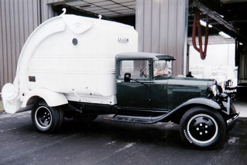 Ford Model AA Leach Refuse Getter (1932)