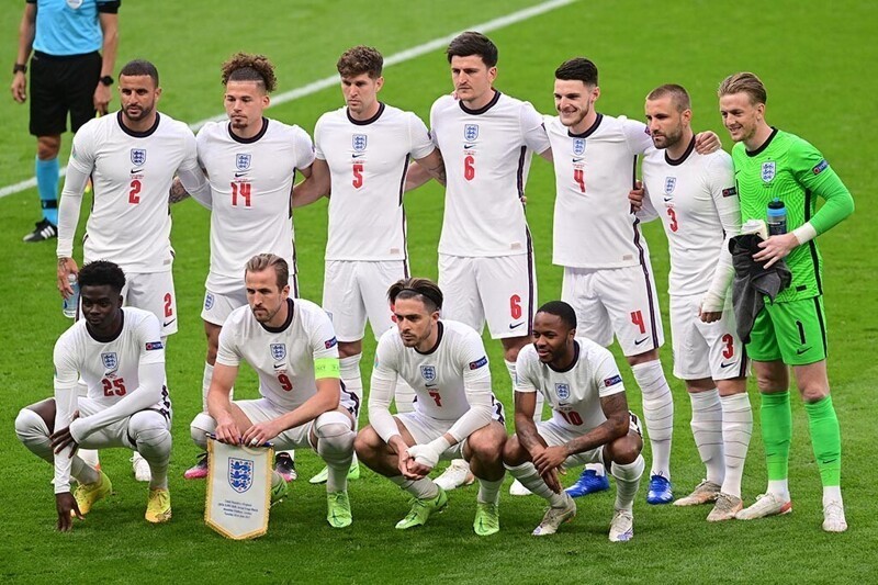 Сборная Англии по футболу обыграла чехов в матче Евро