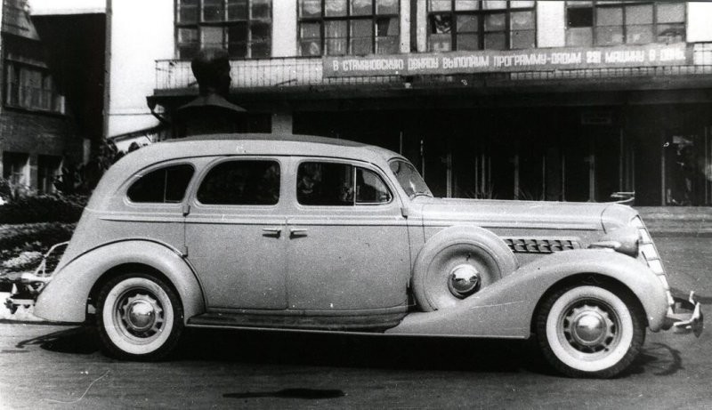 ЗИС-101 на территории завода, ~1936 год