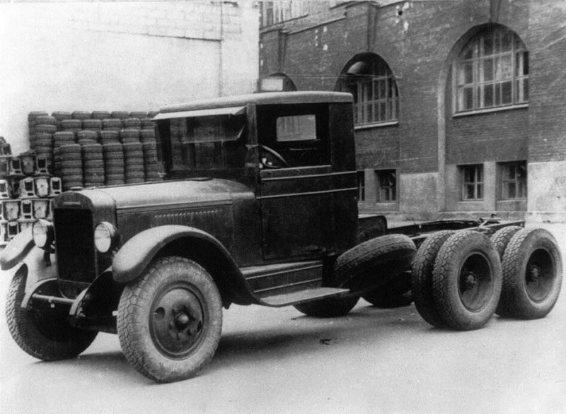 ЗИС-6 на территории завода ЗИС, 1933 год