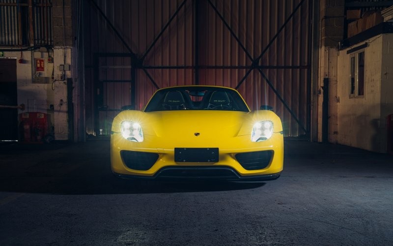 Эффектный желтый Porsche 918 Spyder с минимальным пробегом поступил в продажу