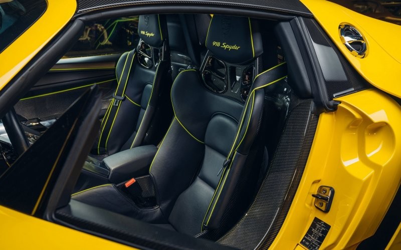 Эффектный желтый Porsche 918 Spyder с минимальным пробегом поступил в продажу