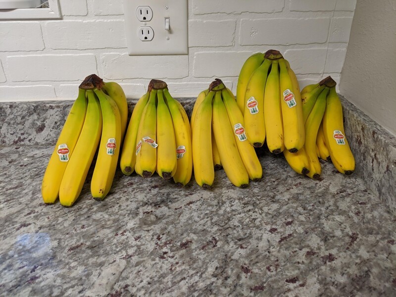 "Сказала мужу купить пять бананов. Оказывается, продавец не так его понял, и дал пять связок бананов"