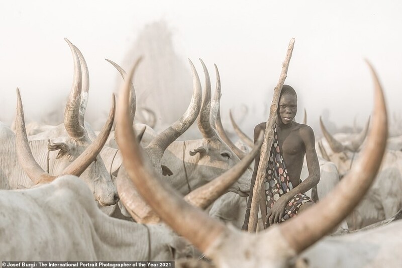 Скотовод в Южном Судане, фотограф Josef Burgi