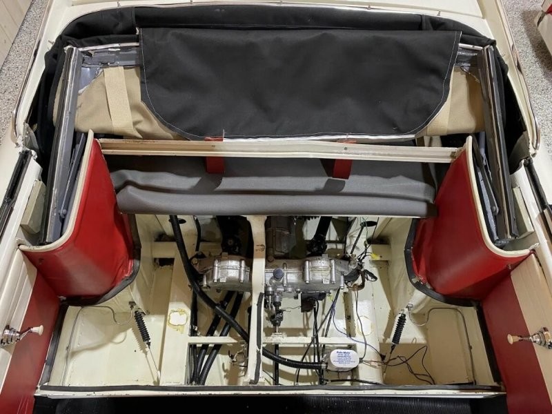 На мотор надейся, но вёсла не забудь: Amphicar 770, идеальная машина для рыбалки