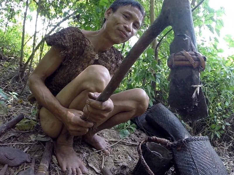 Мужчина, который вырос в джунглях, 40 лет не знал о существовании женщин