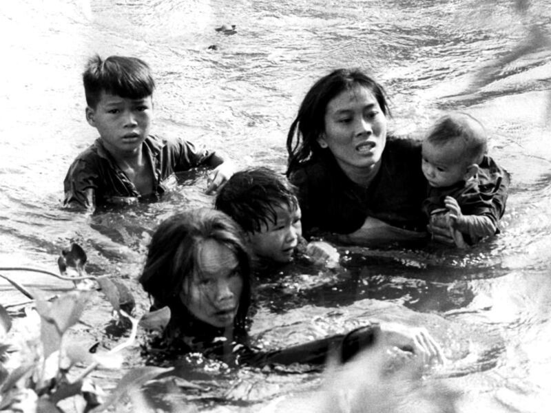 Побег в безопасное место. Фото Кёчи Савады,1965 г.