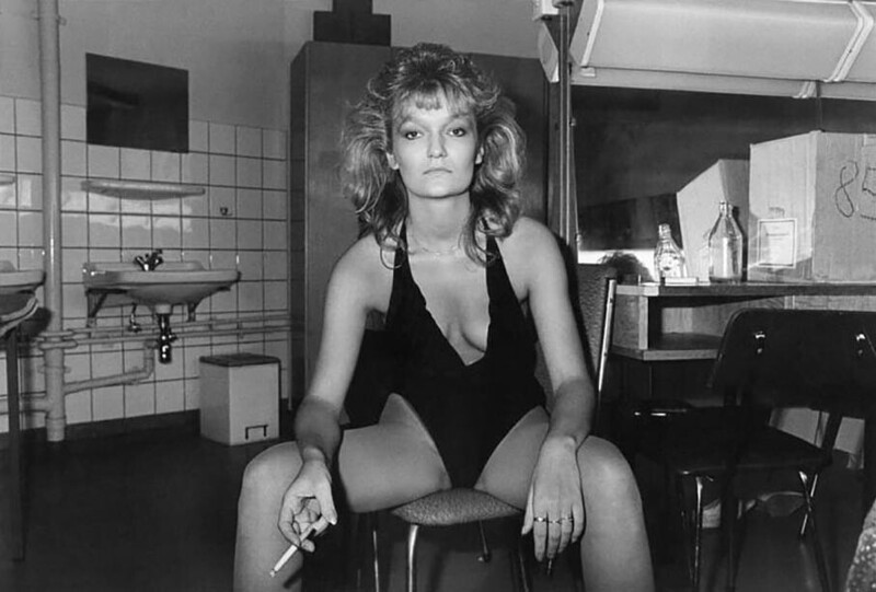 Актриса в ожидании выступления в стриптиз-шоу, Берлин 1988 год
