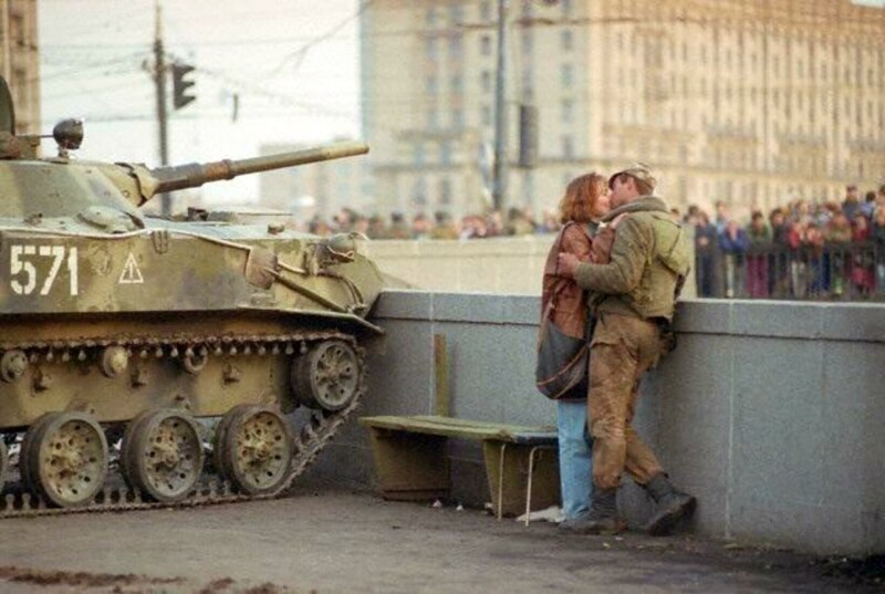 Любовь и танки, Россия, 1993 год
