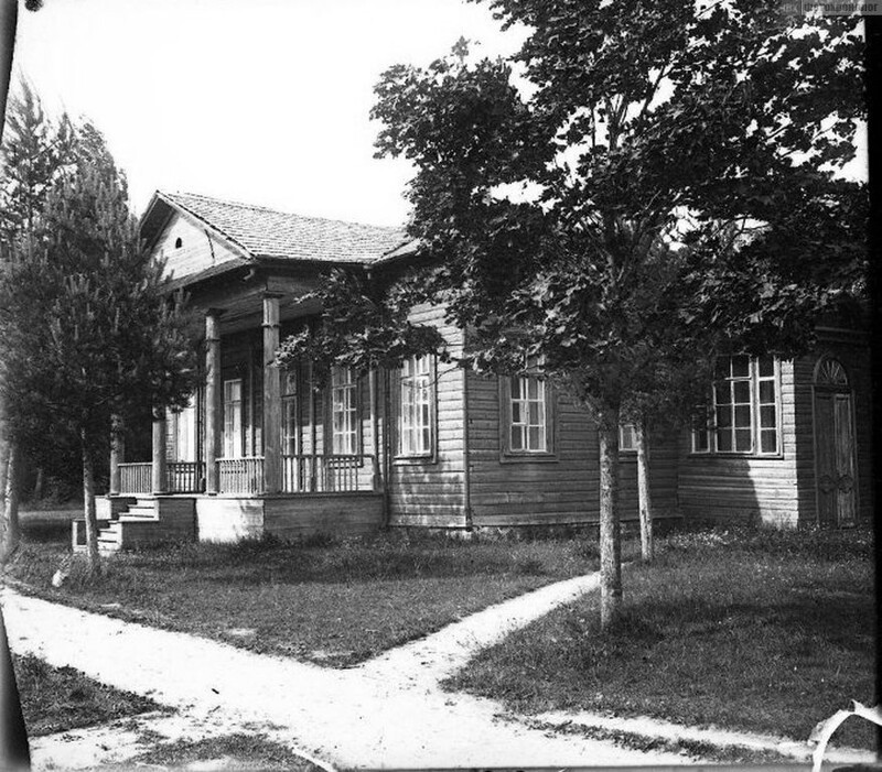 Помещичий дом в имении князя Васильчикова близ деревни Бор.