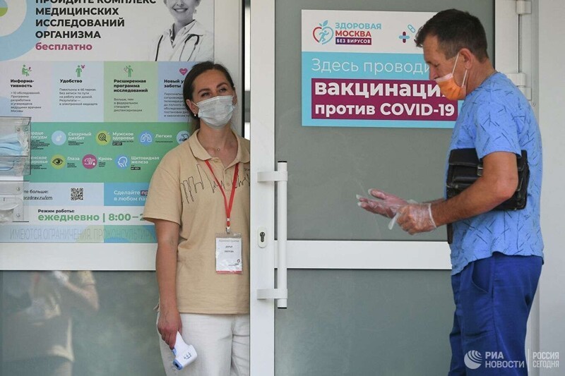 "Государству нужно начать с себя!": предприниматель предложил обязательную вакцинацию депутатов