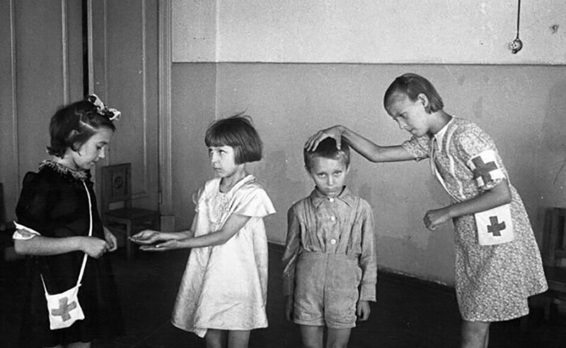 Гигиена в школе № 113, 1949 год, Москва, СССР