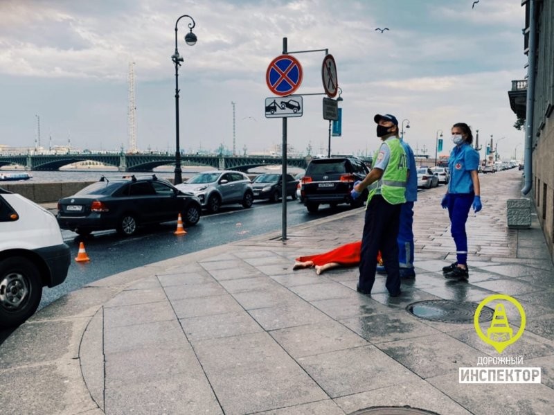 Авария дня. Фатальная попытка перебежать на "красный" в центре Санкт-Петербурга 