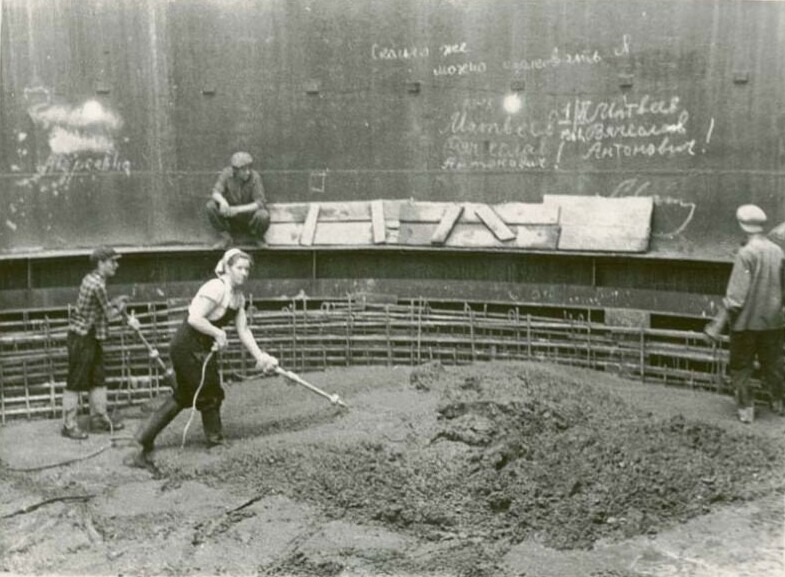 «Союзтеплострой» начал укладку жароупорного бетона в домну № 3. Г. Ефимовский, 2 июня 1961 года, г. Череповец 