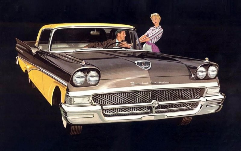 Как и все американские автомобили тех лет, Skyliner ежегодно обновлялся. В 1958 году он получил сдвоенную светотехнику и оформление передка в стиле Ford Thunderbird