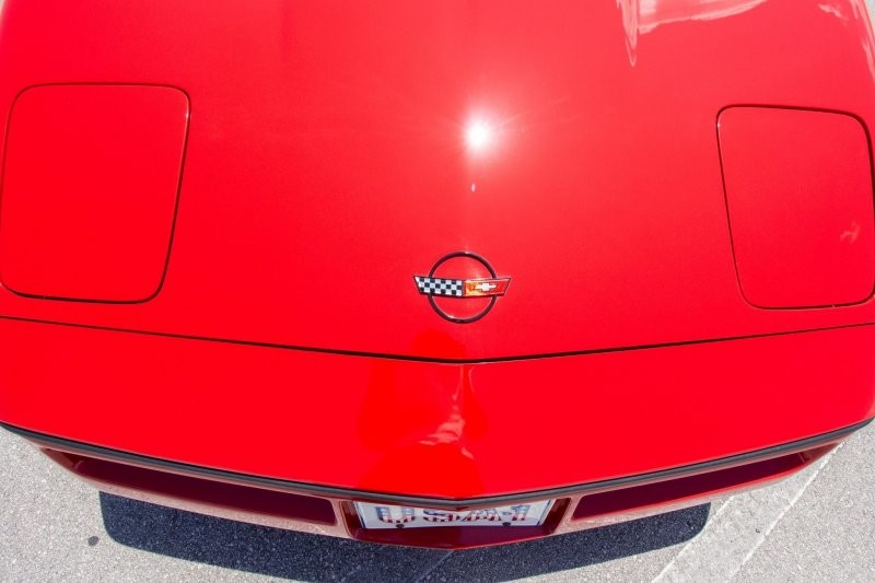 Идеальный 30-летний Chevrolet Corvette ZR-1 с минимальным пробегом