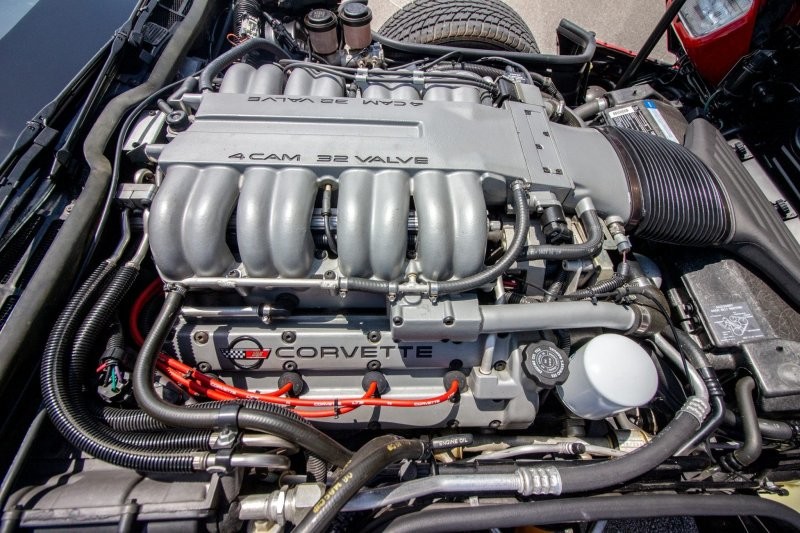 Идеальный 30-летний Chevrolet Corvette ZR-1 с минимальным пробегом