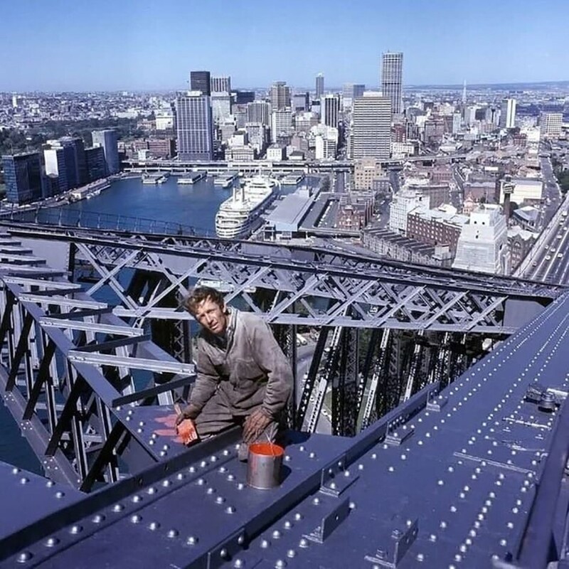 Высотник Пол Хоган на одном из крупнейших мостов в Сиднее 1971 год. Через 15 лет он станет известен как «Крокодил Данди»