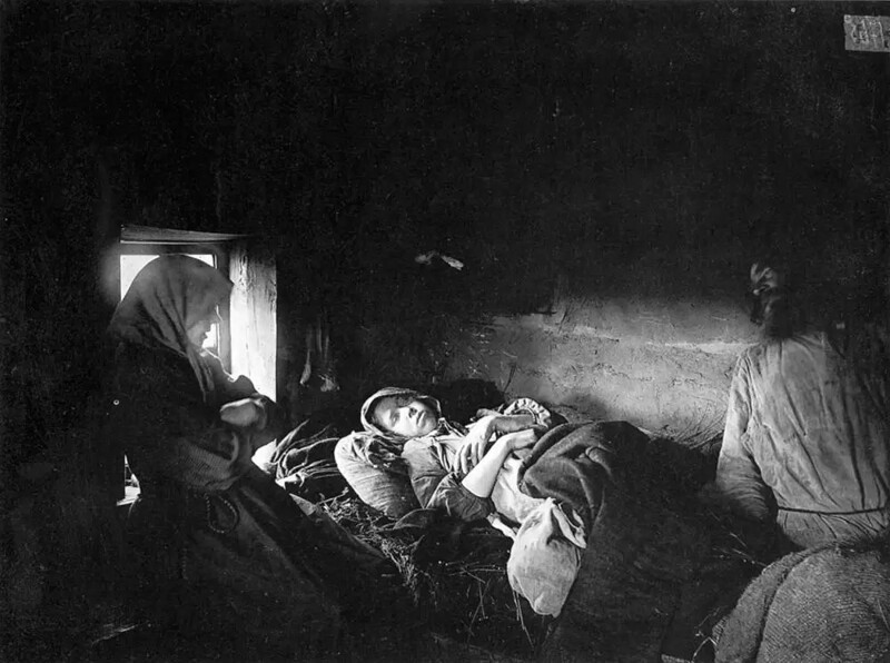 Больные тифом в городе Княгинине. 1891–1892 гг. Негатив 18 × 24 см.