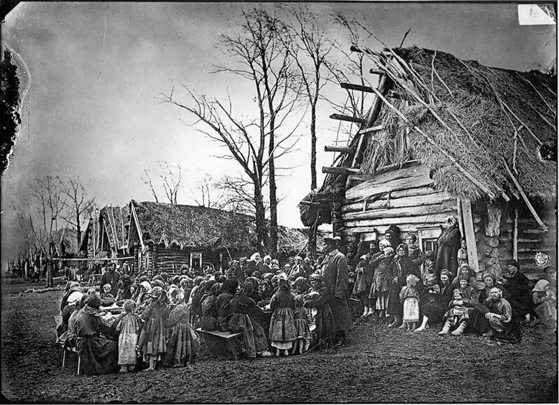 Народная столовая в деревне Пралевке Лукояновского уезда. 1891–1892 гг. Негатив 18 × 24 см.