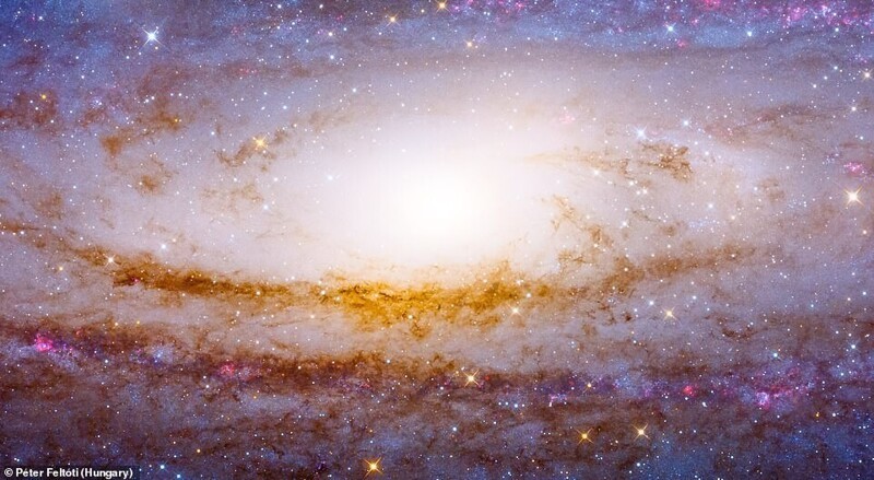 "Близость", Петер Фелтоти. Яркое галактическое ядро с рукавами из газа, пыли и звезд, окружающих его