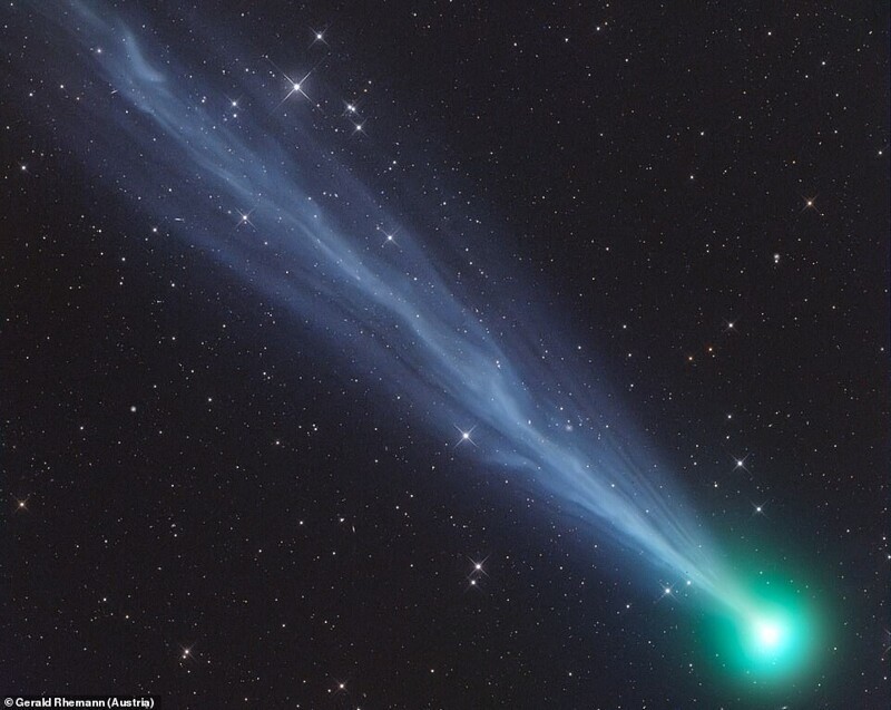 Исключительно активный ионный хвост кометы 2020F8 SWAN. Джеральд Риман