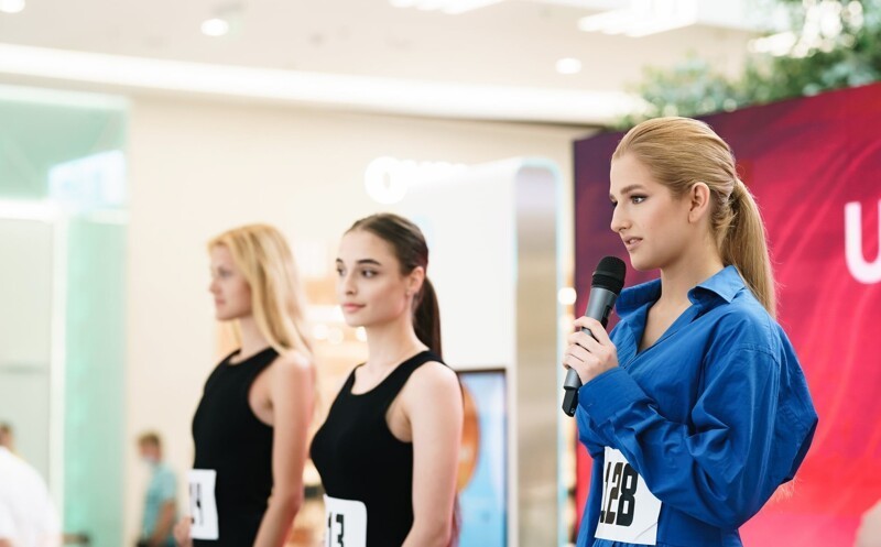 "Без имплантов и сомнительного прошлого": организаторы "Мисс Украина" не могут найти конкурсанток
