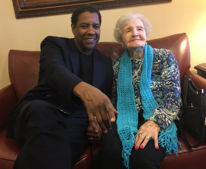 "Моя 99-летняя бабушка встретилась со своим любимым актером, Дензелом Вашингтоном"